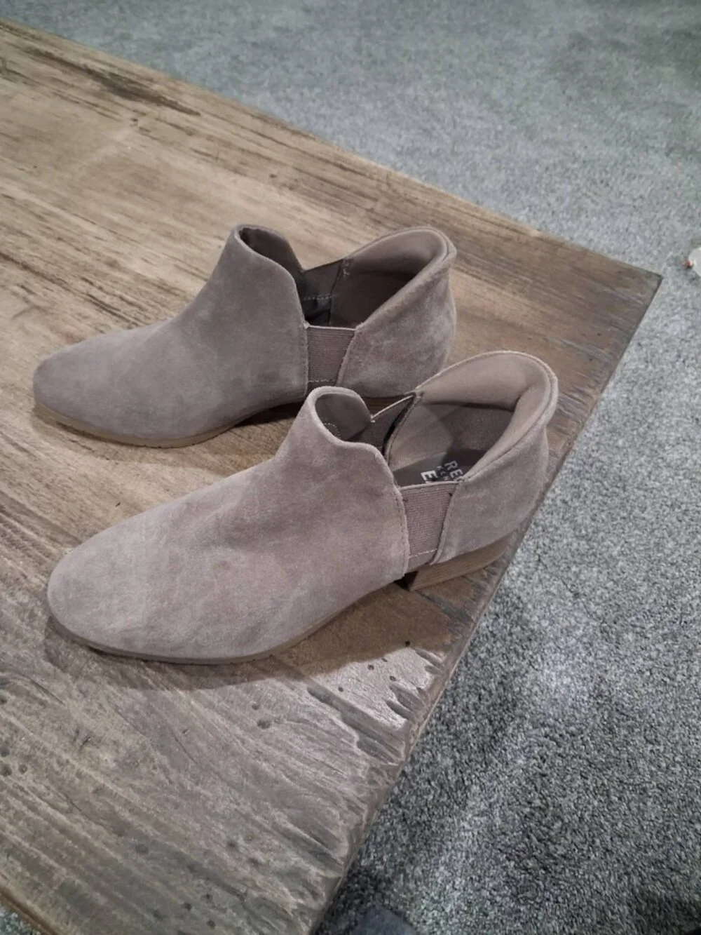 Kenneth Cole Reaction Sarafina Easy-On Ankle Boots – Concrete Suede – Size 7.5 (